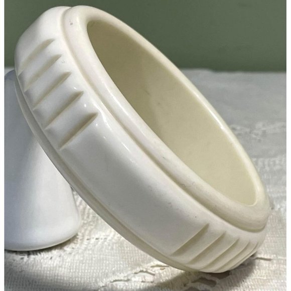 2 Carved LUCITE Textured Bangle Bracelet Women’s Jewelry - Picture 3 of 9